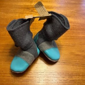 Nooks Design natural fibre booties BNWT